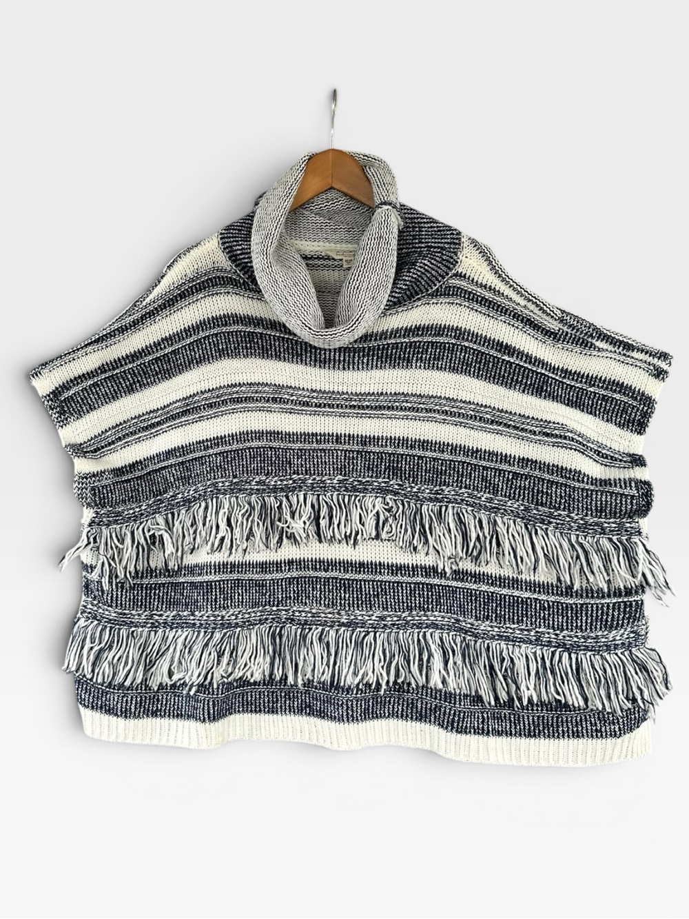 🎉5 for $45🎉 Linda Anderson poncho pullover sweater one size S,M,L